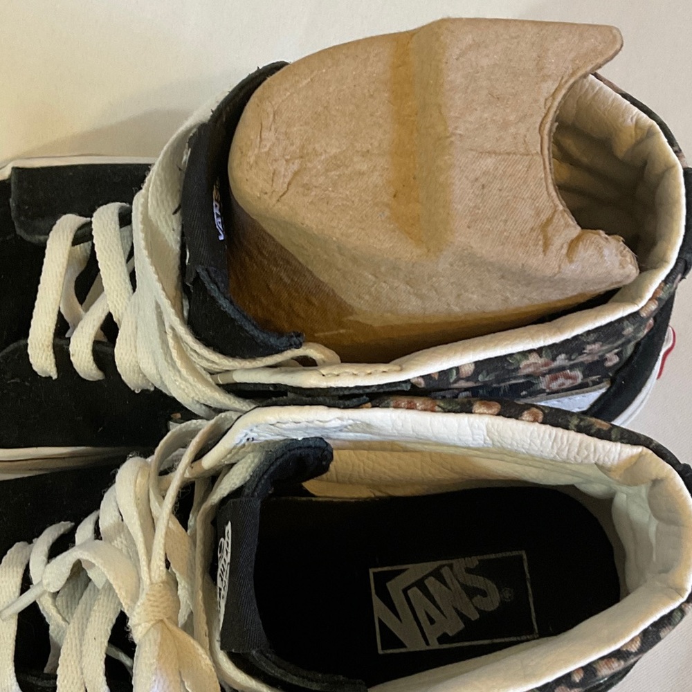 Vans Women's High-Top Sneakers in Black with Floral Panels - Picture 3 of 7